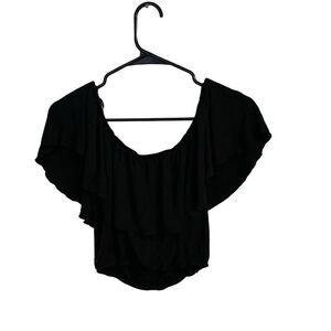 Pretty little thing woman’s shirt size medium